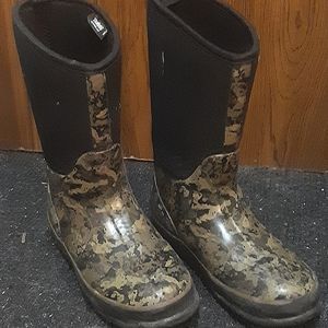 Cougar Boy's Camo Waterproof Rain/Winter Boot in Black/Camo Size 5